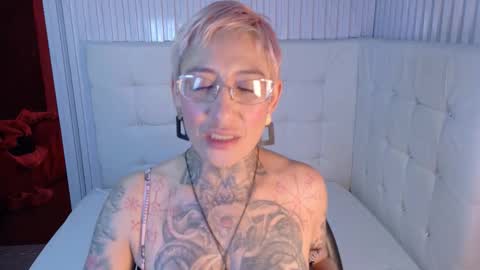 Snapshot of everlyn_sexx chatting on 03-01-26, 03:36 everlyn_sexx online show from 03-01-26, 03:36