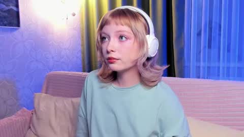 Snapshot of eves_eyes chatting on 10-21-25, 11:22 Forget me not eve on CB online show from 10-21-25, 11:22