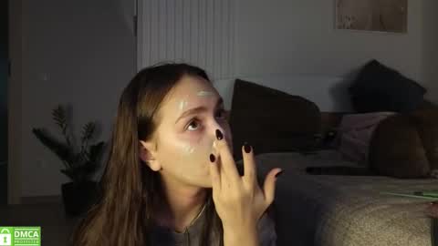 evi_woow online show from 10-25-25, 06:43