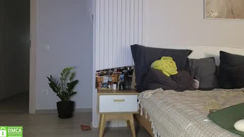 evi_woow online show from 11-08-25, 08:51