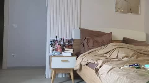 evi_woow online show from 04-25-26, 05:43