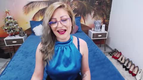 Snapshot of eviajoness chatting on 12-28-24, 01:18 Evia online show from 12-28-24, 01:18