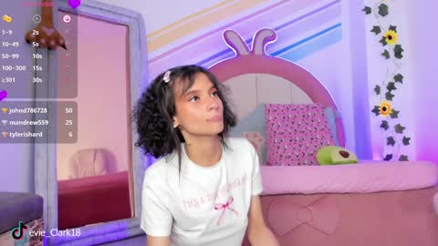 My name is Evie  nice to meet you  really get to know me better private is open  online show from 01-07-25, 07:17