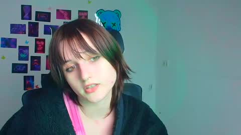 Evie online show from 12-22-25, 10:07