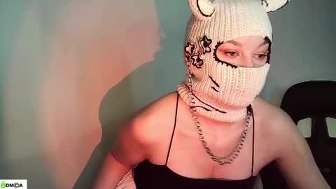 Renesme White Im here from Monday to Friday online show from 04-20-26, 05:10