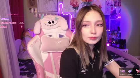 Evie online show from 04-11-26, 08:35