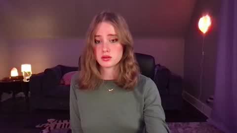 Snapshot of eviecam chatting on 12-17-24, 07:18 Evie3 online show from 12-17-24, 07:18