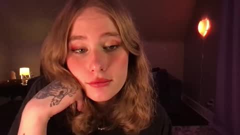 Snapshot of eviecam chatting on 12-18-24, 06:21 Evie3 online show from 12-18-24, 06:21