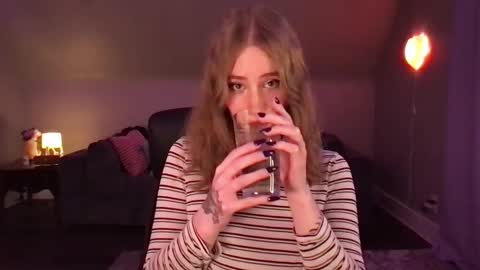 Snapshot of eviecam chatting on 01-06-25, 08:03 Evie3 online show from 01-06-25, 08:03