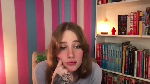 Snapshot of eviecam chatting on 10-14-25, 07:42 Evie3 online show from 10-14-25, 07:42