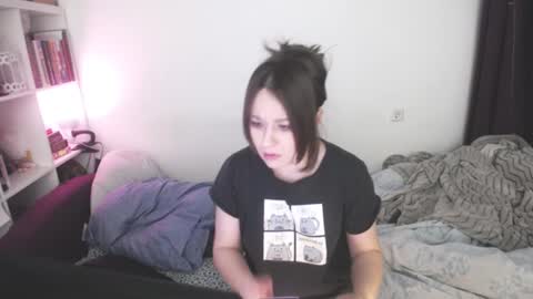 Snapshot of eviecuster chatting on 01-08-25, 11:52 Im gonna be on in 2 hours online show from 01-08-25, 11:52