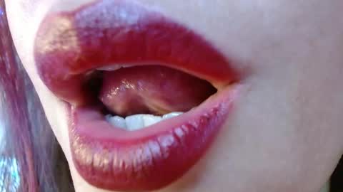 Snapshot of evolethmontenegros chatting on 12-18-24, 10:30 Evoleth online show from 12-18-24, 10:30