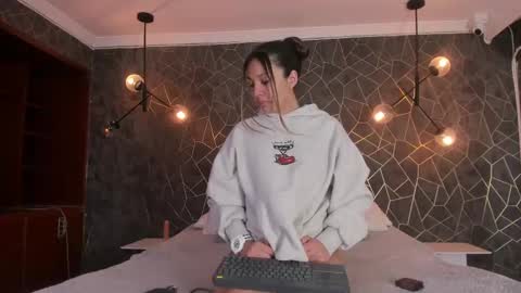 Snapshot of evolette_angels chatting on 09-16-25, 09:27 EVOLETTE ANGELS online show from 09-16-25, 09:27