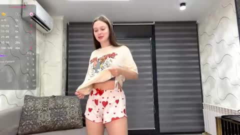 Snapshot of evonnesilvestre chatting on 11-02-25, 03:14 Eva online show from 11-02-25, 03:14