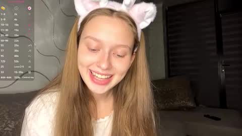 Snapshot of evonnesilvestre chatting on 11-19-25, 03:23 Eva online show from 11-19-25, 03:23