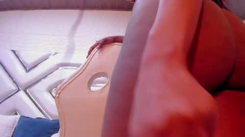 Snapshot of evonnymilk chatting on 04-21-26, 04:30 Evonnie online show from 04-21-26, 04:30