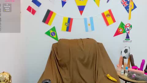 Snapshot of evvaa_moon chatting on 06-18-26, 12:42 evvaa_moon online show from 06-18-26, 12:42