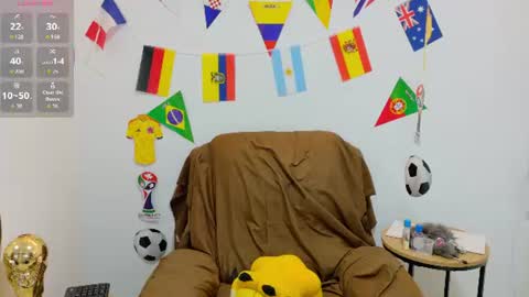 Snapshot of evvaa_moon chatting on 06-20-26, 12:41 evvaa_moon online show from 06-20-26, 12:41