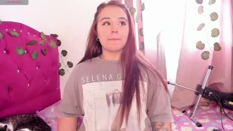 Snapshot of evy_orange1 chatting on 12-01-24, 04:29 EVY online show from 12-01-24, 04:29