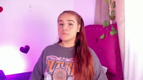 Snapshot of evy_orange1 chatting on 03-10-25, 05:18 EVY online show from 03-10-25, 05:18