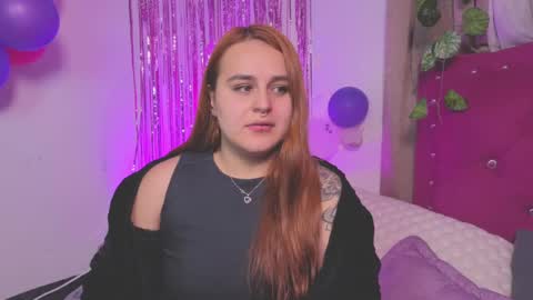 Snapshot of evy_orange1 chatting on 09-17-25, 11:28 EVY online show from 09-17-25, 11:28