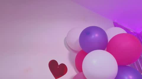 Snapshot of evy_orange1 chatting on 09-19-25, 01:29 EVY online show from 09-19-25, 01:29