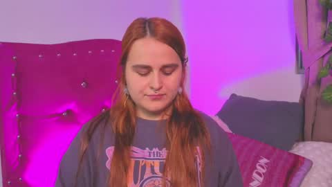 Snapshot of evy_orange1 chatting on 09-25-25, 01:53 EVY online show from 09-25-25, 01:53