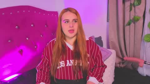 Snapshot of evy_orange1 chatting on 09-29-25, 12:38 EVY online show from 09-29-25, 12:38