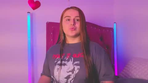 Snapshot of evy_orange1 chatting on 10-14-25, 01:50 EVY online show from 10-14-25, 01:50