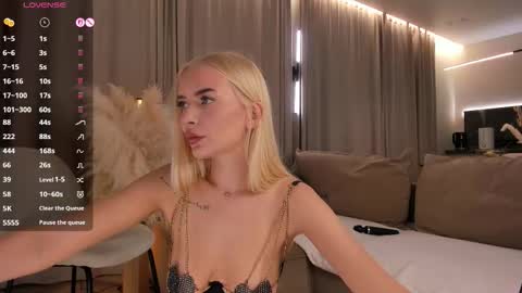 Snapshot of ewagreen chatting on 11-16-25, 08:03 Eva m1racle online show from 11-16-25, 08:03