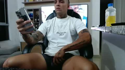 Snapshot of exotic_dude chatting on 06-01-26, 12:45 camilo online show from 06-01-26, 12:45
