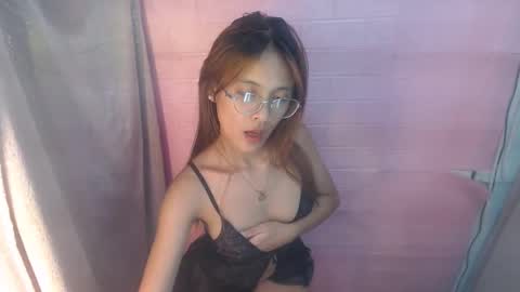 Snapshot of expenseve_kendy chatting on 10-25-25, 10:04 veronica online show from 10-25-25, 10:04