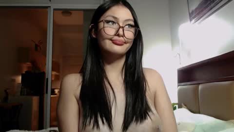 Snapshot of expensive_candyx chatting on 12-21-25, 02:02 Candy online show from 12-21-25, 02:02