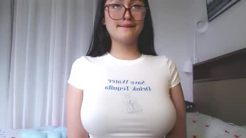 Snapshot of expensive_candyx chatting on 02-01-26, 06:23 Candy online show from 02-01-26, 06:23