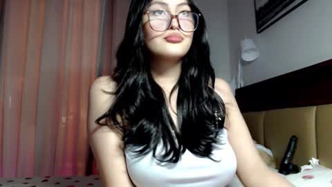 Snapshot of expensive_candyx chatting on 02-26-26, 01:32 Candy online show from 02-26-26, 01:32