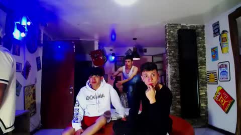 extrangers online show from 01-19-25, 12:06