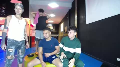 extrangers online show from 02-20-25, 12:04