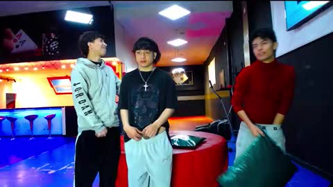 extrangers online show from 10-21-25, 12:28