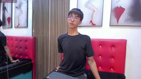 Snapshot of eyden_connor chatting on 03-27-26, 09:14 Eyden online show from 03-27-26, 09:14