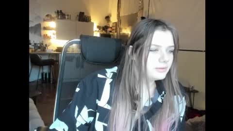 Snapshot of eyes_say_yes chatting on 02-05-26, 02:00 Yara online show from 02-05-26, 02:00