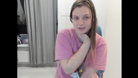 Snapshot of eyes_say_yes chatting on 02-16-26, 06:15 Yara online show from 02-16-26, 06:15