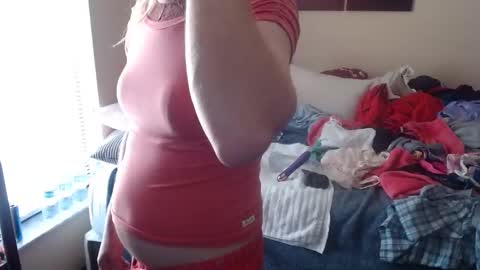 Snapshot of eyeswall0w chatting on 09-19-25, 12:39 eyeswall0w online show from 09-19-25, 12:39