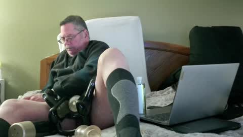 Eyeswideshut63 online show from 12-19-24, 11:46