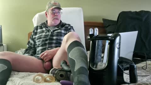 Eyeswideshut63 online show from 12-31-24, 04:25