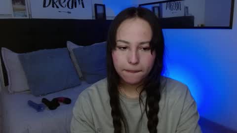 eymmy_24 online show from 09-17-25, 02:46