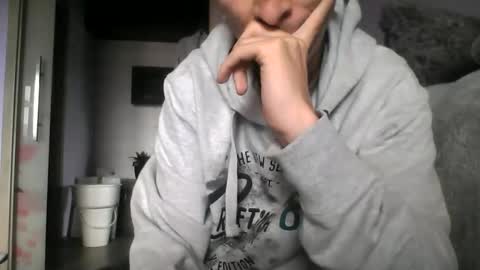 Snapshot of ezel004 chatting on 11-02-25, 09:00 ezel004 online show from 11-02-25, 09:00