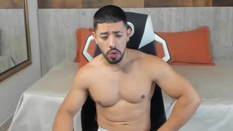 Ezzio Scolaro online show from 09-18-25, 03:47