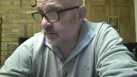 Snapshot of f1zzeek chatting on 02-18-26, 09:00 f1zzeek online show from 02-18-26, 09:00