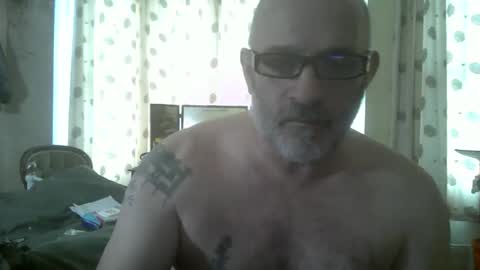 Snapshot of f1zzeek chatting on 03-09-26, 01:37 f1zzeek online show from 03-09-26, 01:37
