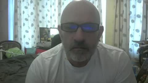 Snapshot of f1zzeek chatting on 03-10-26, 03:28 f1zzeek online show from 03-10-26, 03:28
